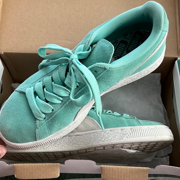 Blue and white running shoes - Picture 4 of 4